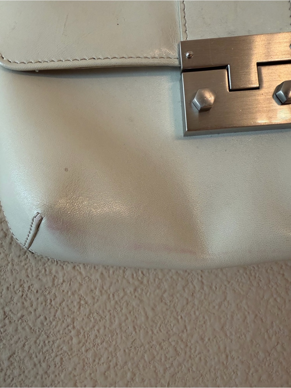 Hobo Leather Shoulder Bag in Cream - Picture 5 of 9